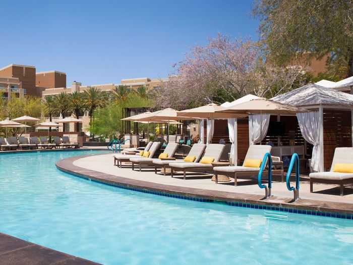 A lazy river pool at the JW Marriott Phoenix Desert Ridge Resort & Spa
