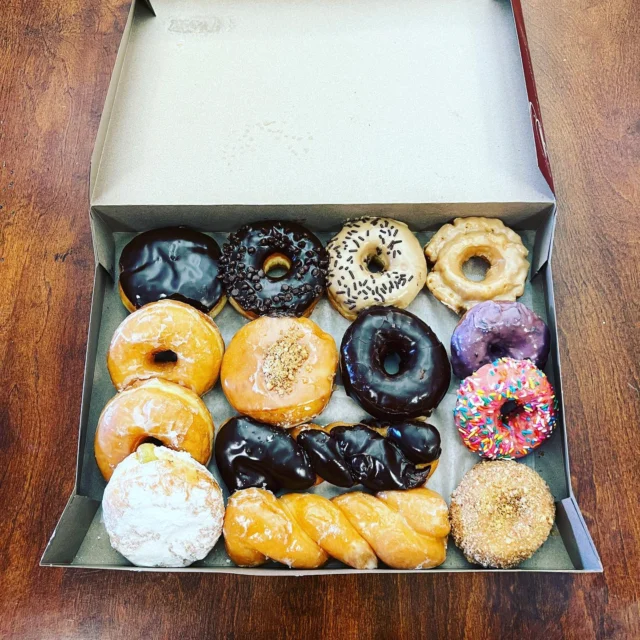 Don🍩t worry, be happy. It's National Donut Day! Or, is it 'doughnut?' However you spell it, enjoy something sweet today!
—————
#nationaldonutday #doughnuts #doughnut #donut #donuts #dogtricks #dogoftheday #dogsofinstagram #dogsofinstagram #petfriendly #petlovers #petsatwork #donutday #corporateculture #donutsarelife #friday #funatwork #lasvegas #vegas #vegasbusiness #construction #constructioncareers #pwipeople