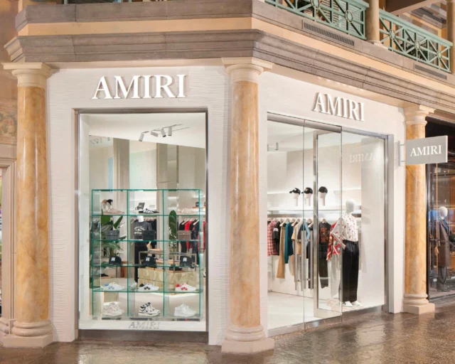 Step into luxury at the new @amiri boutique at @theforumshops in Las Vegas! 🌆💫 Spanning 1,200 square feet of exquisite design, this space captures AMIRI's iconic global retail identity. Inspired by its Hollywood roots, the boutique features a stunning blend of handcrafted details and natural elements. 🍃 From green onyx to raw-edged travertine and bespoke white oak furnishings, every corner is a masterpiece, accentuated by a unique wavy plaster façade. 
.
.
.
.
.
#pwiproject #retailconstruction #tenantimprovement #retail #retaildesign #pwiconstruction #lasvegas #vegas #AmiriBoutique #LasVegasLuxury #InteriorExcellence #FashionForward #HollywoodChic #ShopInStyle #amiri 
#LuxuryShopping #DesignInspiration #BoutiqueElegance #FashionDestination #SophisticatedStyle #RetailTherapy #lasvegasshopping #forumshops #forumshopsatcaesars #storedesign #visualmerch #vegasstrip